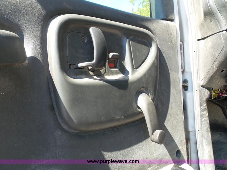 image for item J4821 2006 Chevrolet C6500 flatbed truck