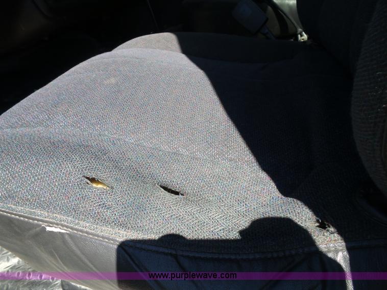 image for item J4821 2006 Chevrolet C6500 flatbed truck