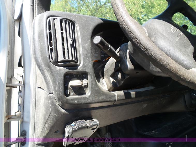 image for item J4821 2006 Chevrolet C6500 flatbed truck