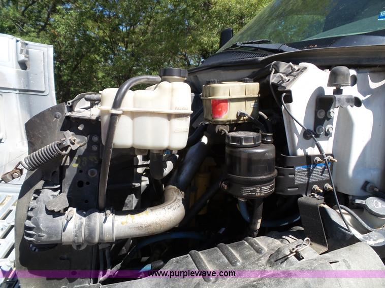 image for item J4821 2006 Chevrolet C6500 flatbed truck