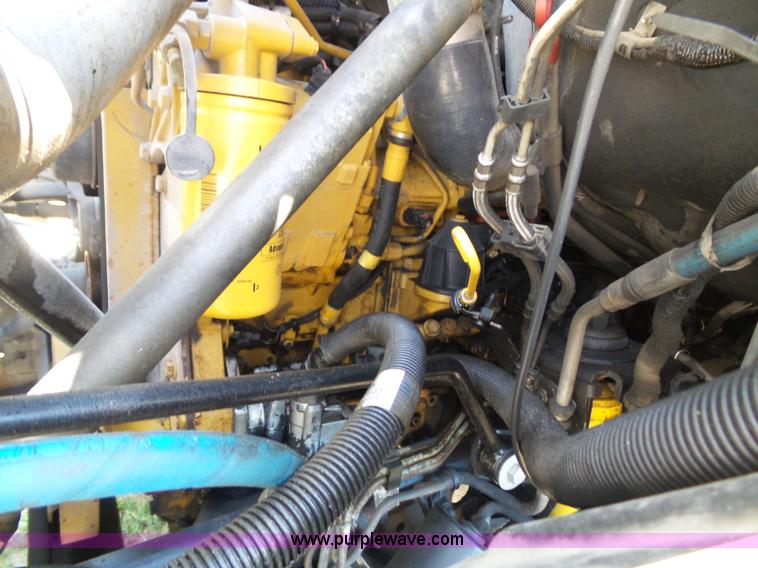 image for item J4821 2006 Chevrolet C6500 flatbed truck