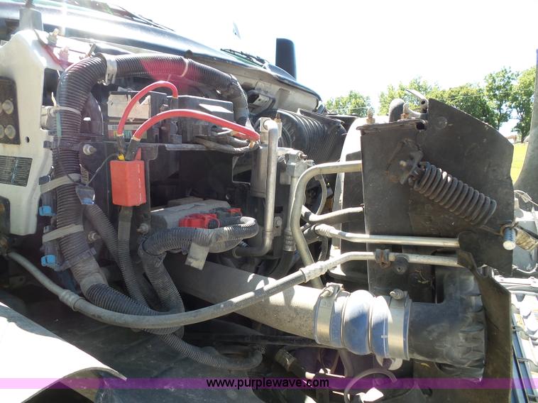 image for item J4821 2006 Chevrolet C6500 flatbed truck