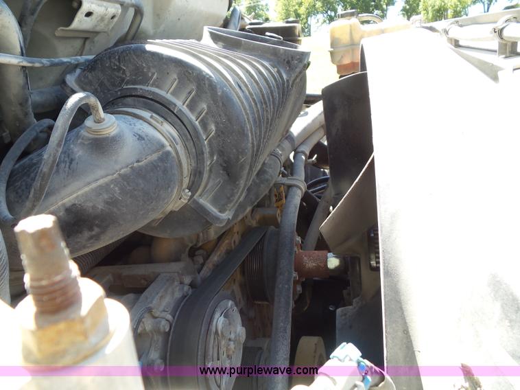 image for item J4821 2006 Chevrolet C6500 flatbed truck