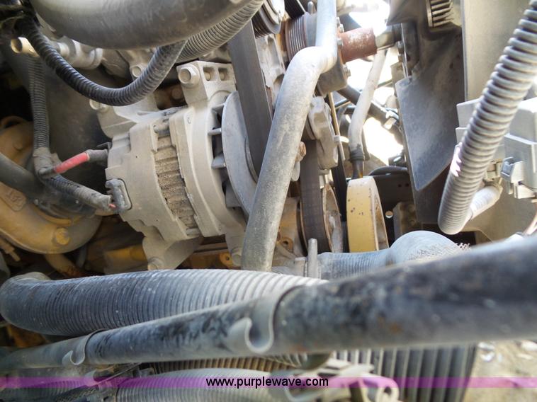 image for item J4821 2006 Chevrolet C6500 flatbed truck