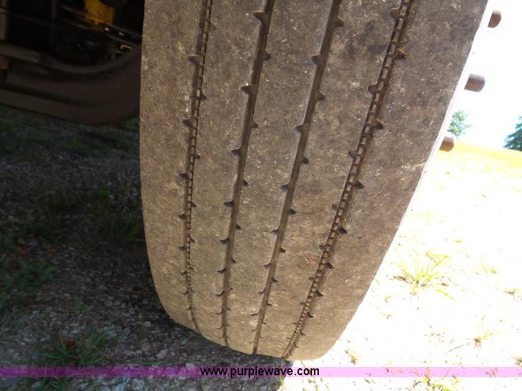 image for item J4821 2006 Chevrolet C6500 flatbed truck