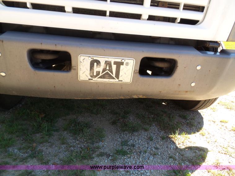 image for item J4821 2006 Chevrolet C6500 flatbed truck