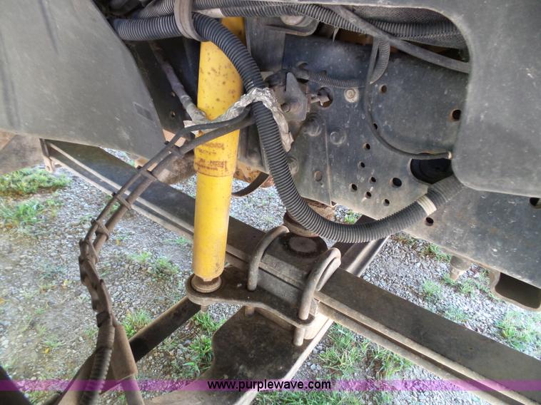 image for item J4821 2006 Chevrolet C6500 flatbed truck