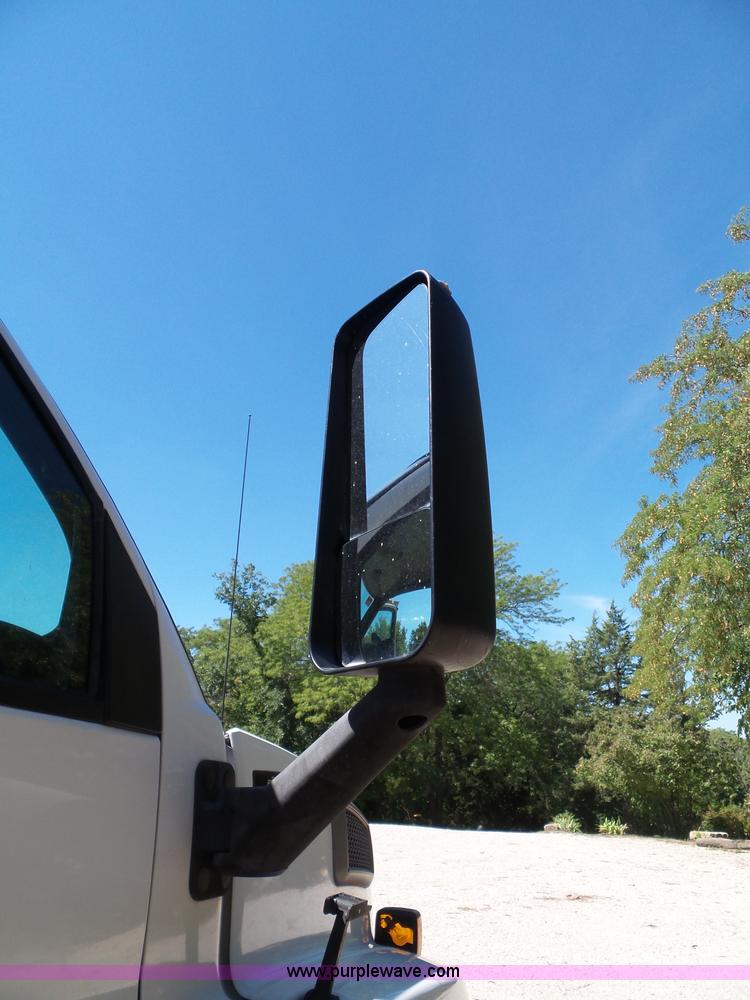 image for item J4821 2006 Chevrolet C6500 flatbed truck