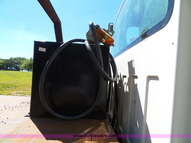 image for item J4821 2006 Chevrolet C6500 flatbed truck