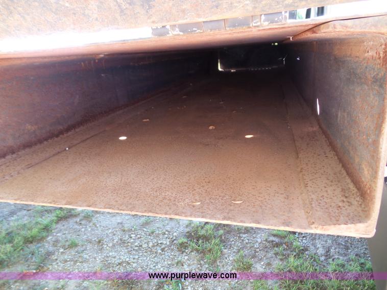 image for item J4821 2006 Chevrolet C6500 flatbed truck