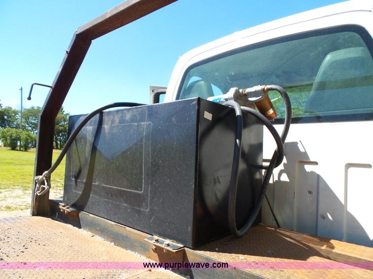 image for item J4821 2006 Chevrolet C6500 flatbed truck