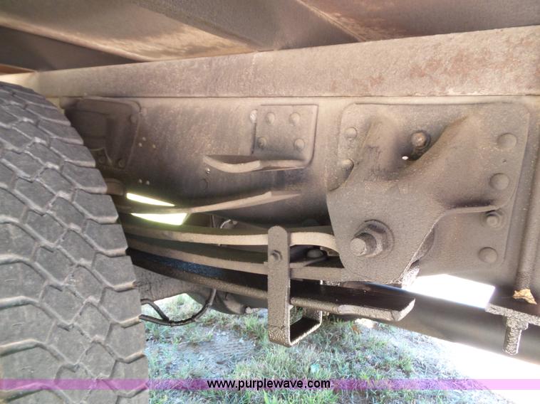 image for item J4821 2006 Chevrolet C6500 flatbed truck