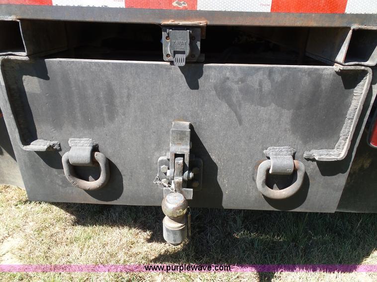 image for item J4821 2006 Chevrolet C6500 flatbed truck