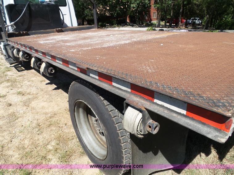 image for item J4821 2006 Chevrolet C6500 flatbed truck