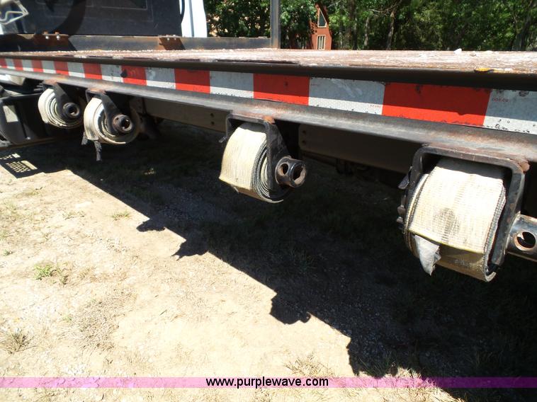 image for item J4821 2006 Chevrolet C6500 flatbed truck