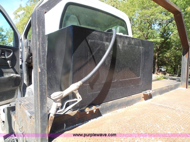 image for item J4821 2006 Chevrolet C6500 flatbed truck