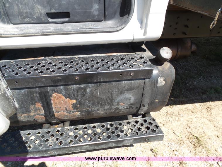 image for item J4821 2006 Chevrolet C6500 flatbed truck