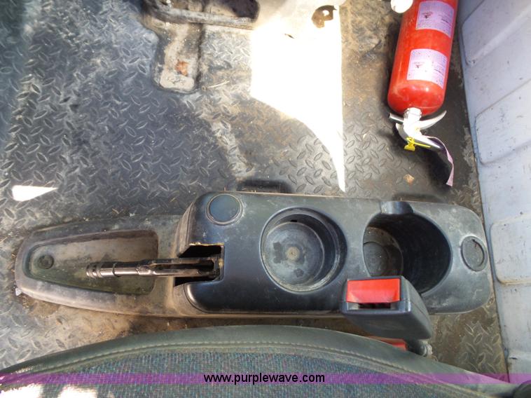 image for item J4821 2006 Chevrolet C6500 flatbed truck