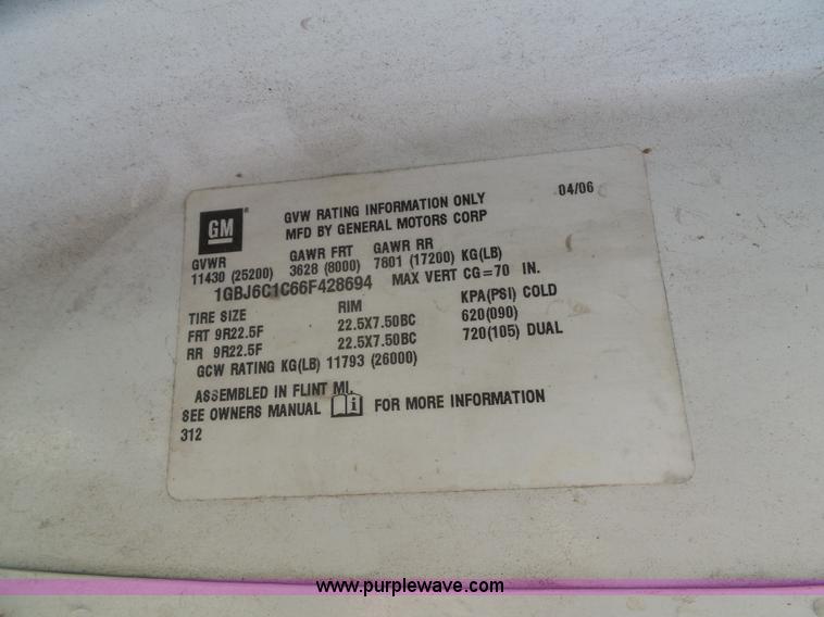 image for item J4821 2006 Chevrolet C6500 flatbed truck