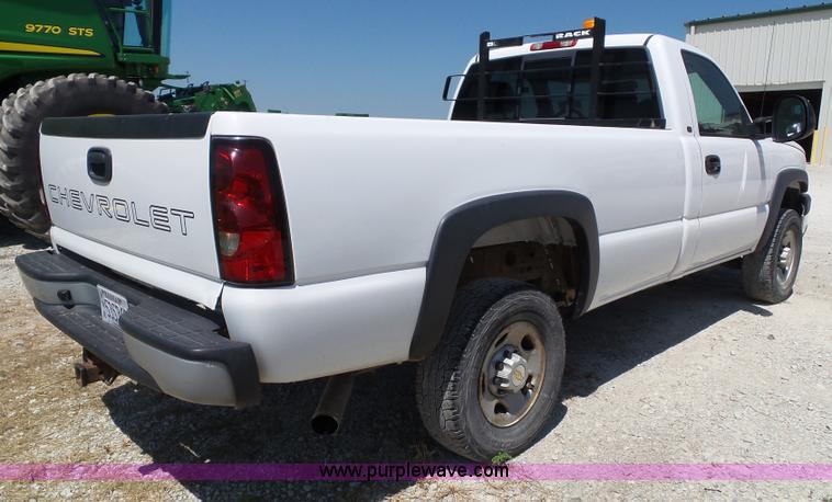 image for item J4823 2005 Chevrolet Silverado 2500HD pickup truck