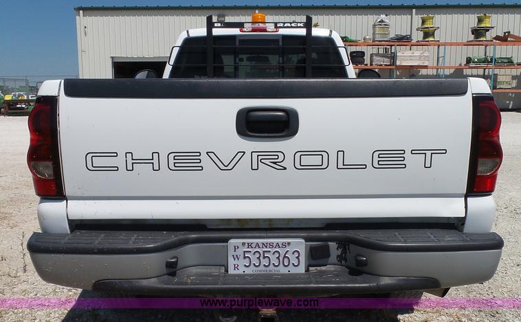 image for item J4823 2005 Chevrolet Silverado 2500HD pickup truck