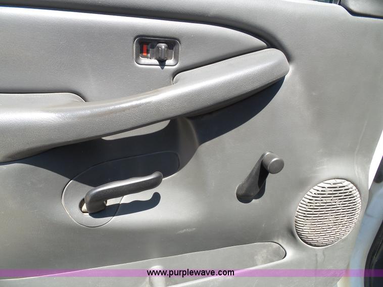 image for item J4823 2005 Chevrolet Silverado 2500HD pickup truck