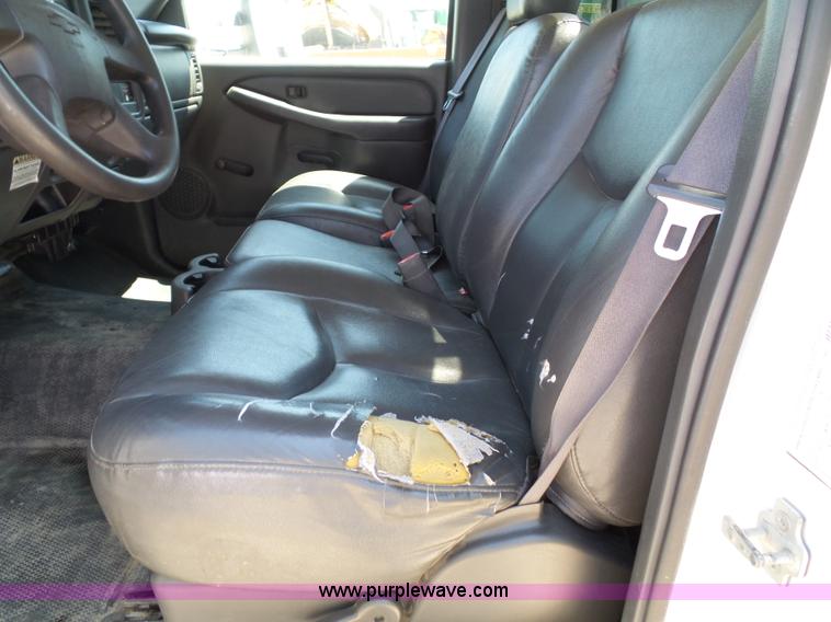 image for item J4823 2005 Chevrolet Silverado 2500HD pickup truck