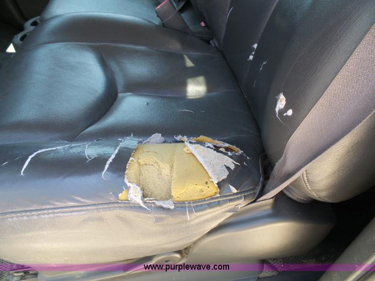 image for item J4823 2005 Chevrolet Silverado 2500HD pickup truck