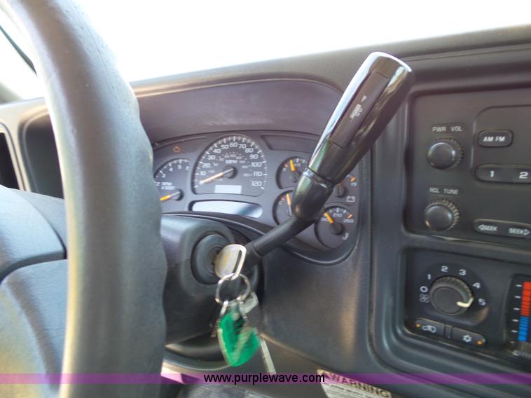 image for item J4823 2005 Chevrolet Silverado 2500HD pickup truck