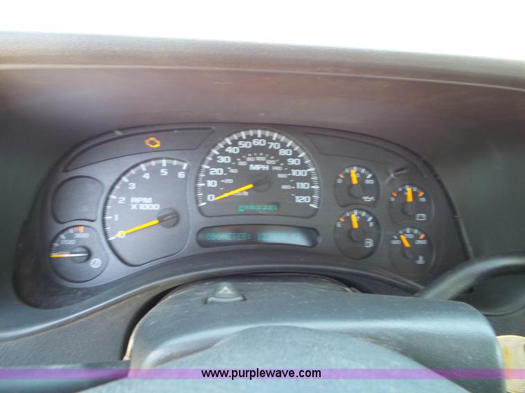 image for item J4823 2005 Chevrolet Silverado 2500HD pickup truck