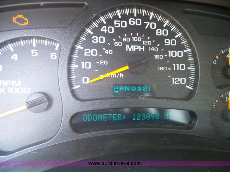 image for item J4823 2005 Chevrolet Silverado 2500HD pickup truck