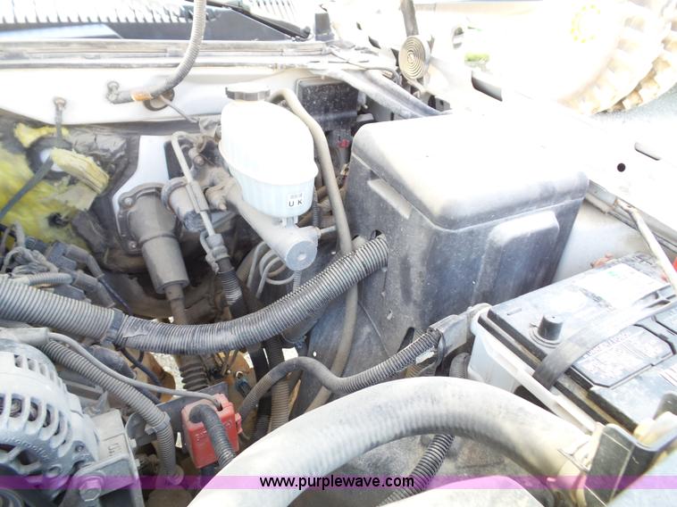 image for item J4823 2005 Chevrolet Silverado 2500HD pickup truck