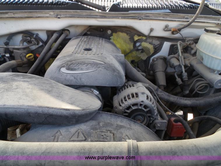 image for item J4823 2005 Chevrolet Silverado 2500HD pickup truck