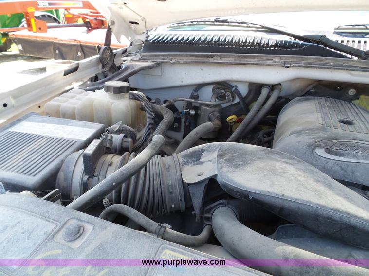 image for item J4823 2005 Chevrolet Silverado 2500HD pickup truck