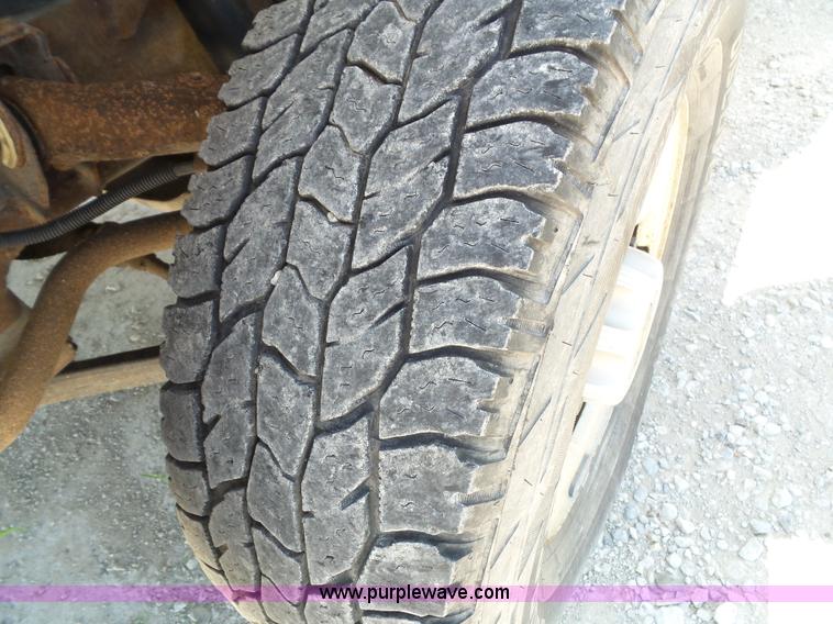 image for item J4823 2005 Chevrolet Silverado 2500HD pickup truck