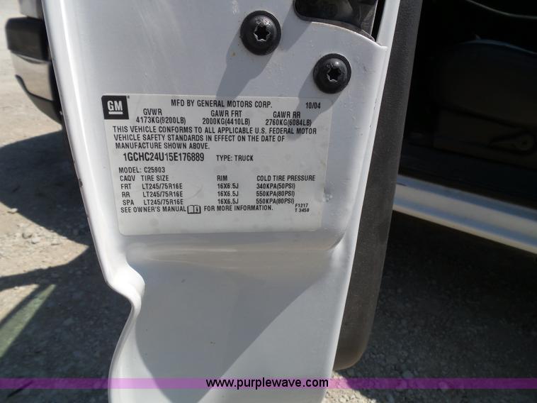 image for item J4823 2005 Chevrolet Silverado 2500HD pickup truck