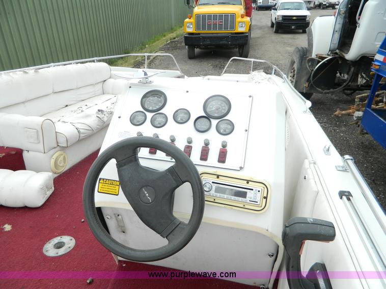 image for item J5095 1995 Deckliner VIP boat