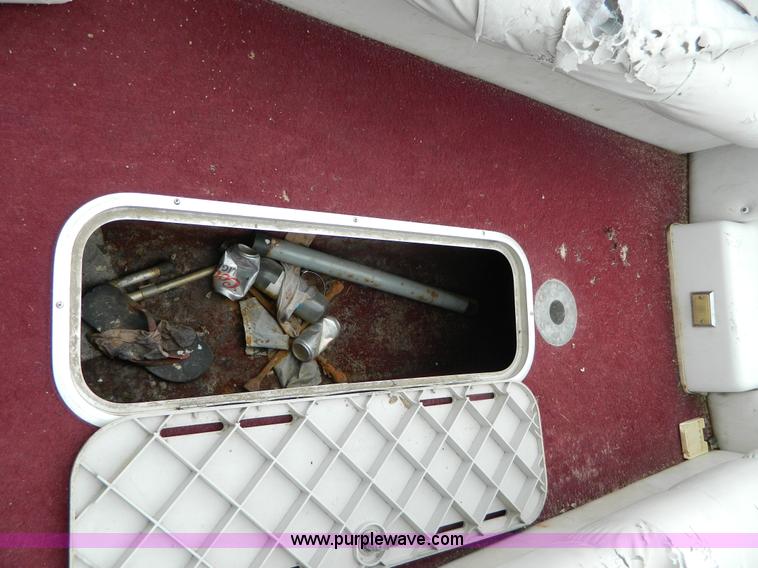 image for item J5095 1995 Deckliner VIP boat