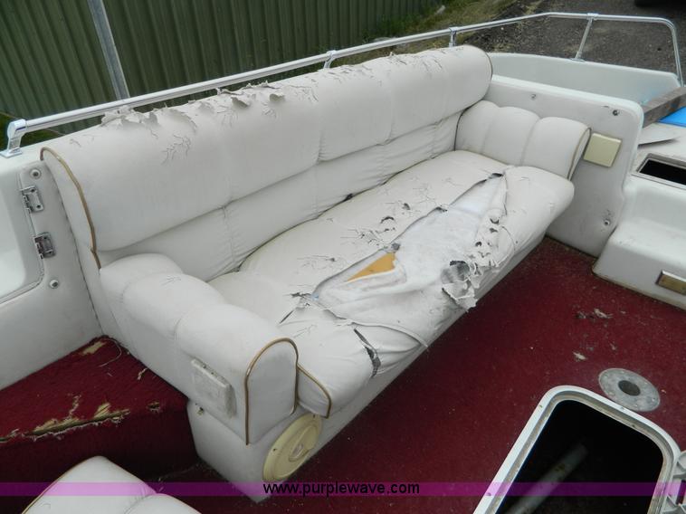 image for item J5095 1995 Deckliner VIP boat