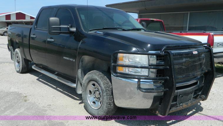 image for item J5107 2008 Chevrolet Silverado 2500HD Crew Cab pickup truck