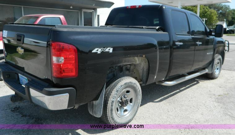 image for item J5107 2008 Chevrolet Silverado 2500HD Crew Cab pickup truck