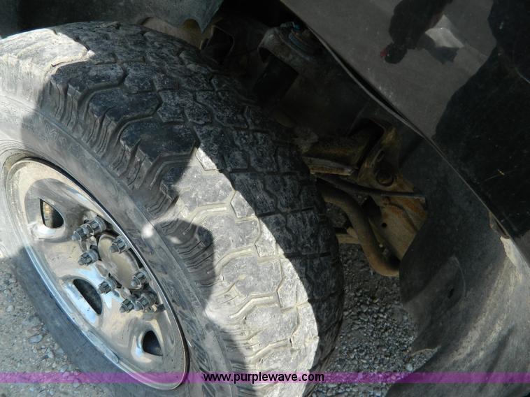 image for item J5107 2008 Chevrolet Silverado 2500HD Crew Cab pickup truck