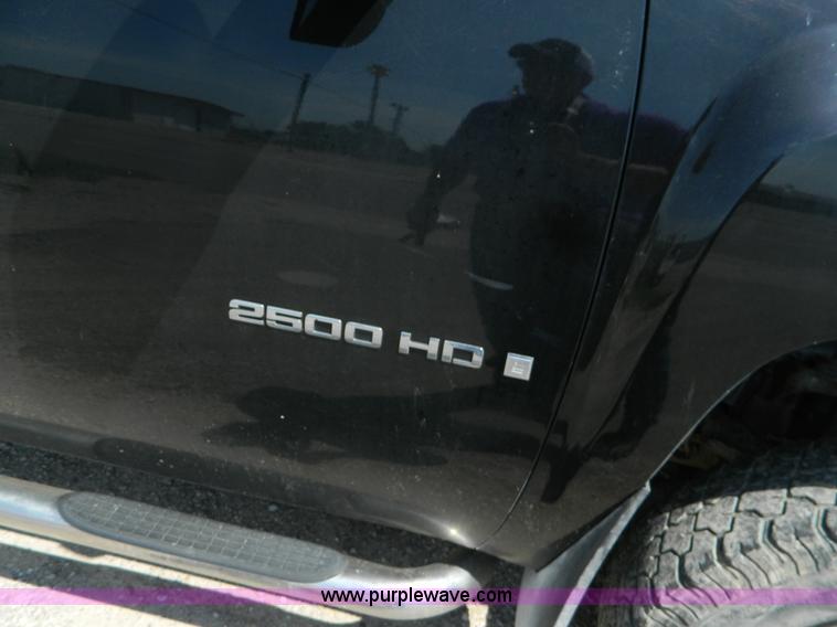image for item J5107 2008 Chevrolet Silverado 2500HD Crew Cab pickup truck