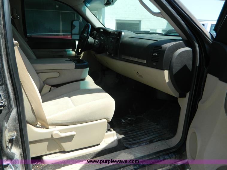 image for item J5107 2008 Chevrolet Silverado 2500HD Crew Cab pickup truck