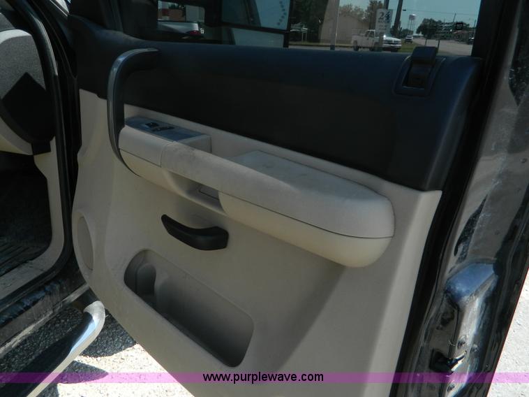 image for item J5107 2008 Chevrolet Silverado 2500HD Crew Cab pickup truck