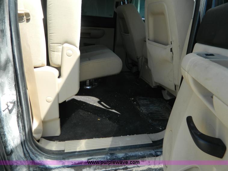 image for item J5107 2008 Chevrolet Silverado 2500HD Crew Cab pickup truck