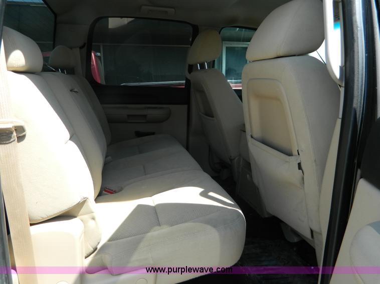 image for item J5107 2008 Chevrolet Silverado 2500HD Crew Cab pickup truck