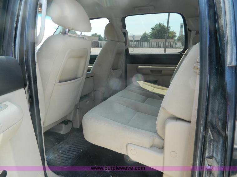 image for item J5107 2008 Chevrolet Silverado 2500HD Crew Cab pickup truck