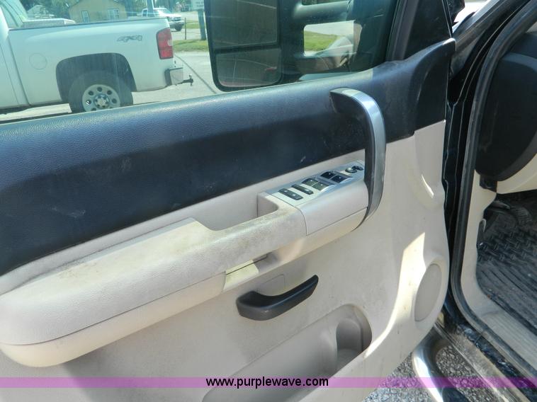 image for item J5107 2008 Chevrolet Silverado 2500HD Crew Cab pickup truck