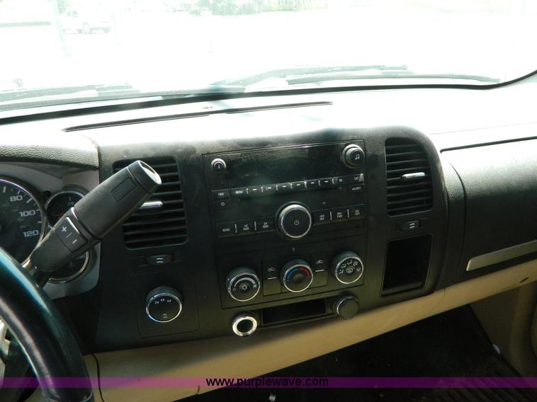 image for item J5107 2008 Chevrolet Silverado 2500HD Crew Cab pickup truck